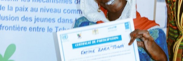 Remise de certificat de participation à une formation sur le système d'alerte précoce de l'extrémisme violent..